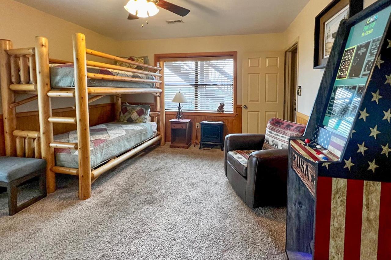 비둘기 포지 Smoky Mountain Retreat With Hot Tub, Arcade Games 빌라 외부 사진